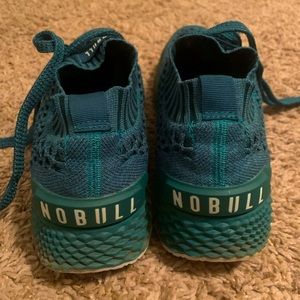 Men’s size 8.5 green no bull running shoes